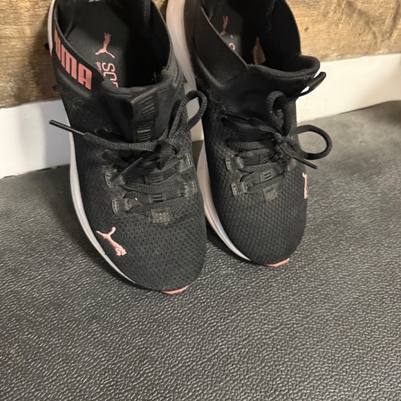 Puma shoes - Picture 3 of 4